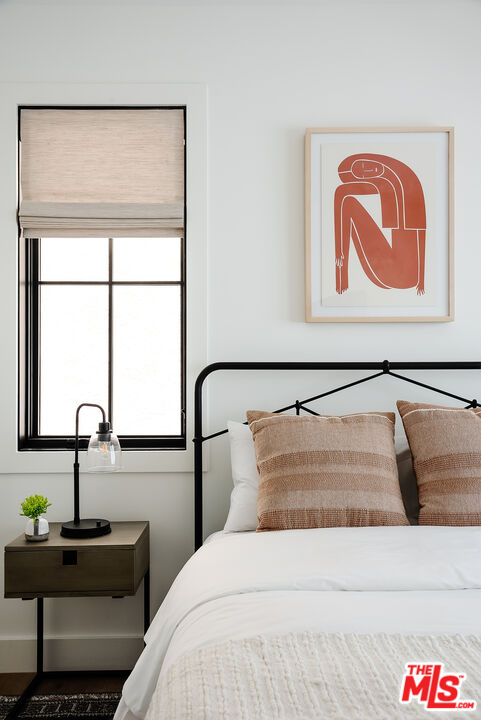 4314 Ocean Drive Manhattan Beach, CA 90266 - Photo 40 of 46 a bedroom with bed and a window