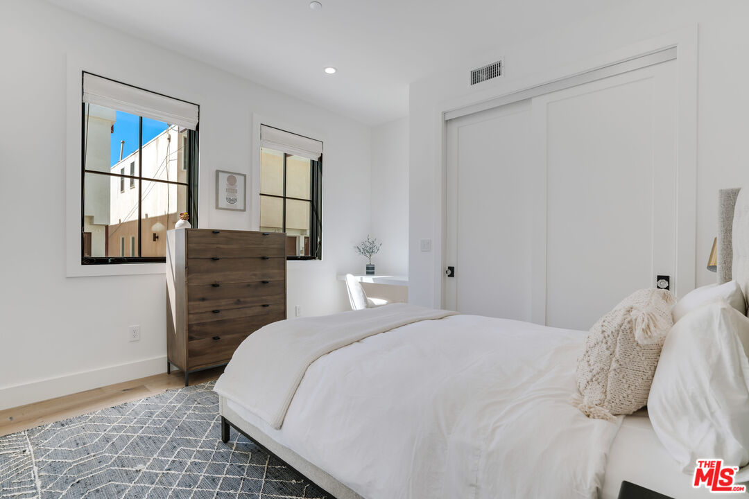 4314 Ocean Drive Manhattan Beach, CA 90266 - Photo 44 of 46 a bedroom with a bed and a window