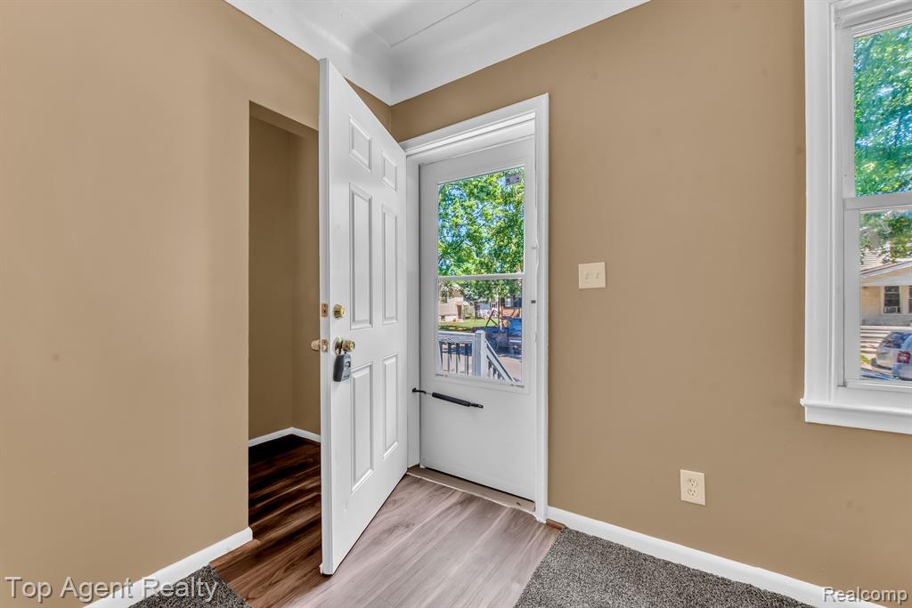 70 Hill Street River Rouge, MI 48218 - Photo 6 of 33