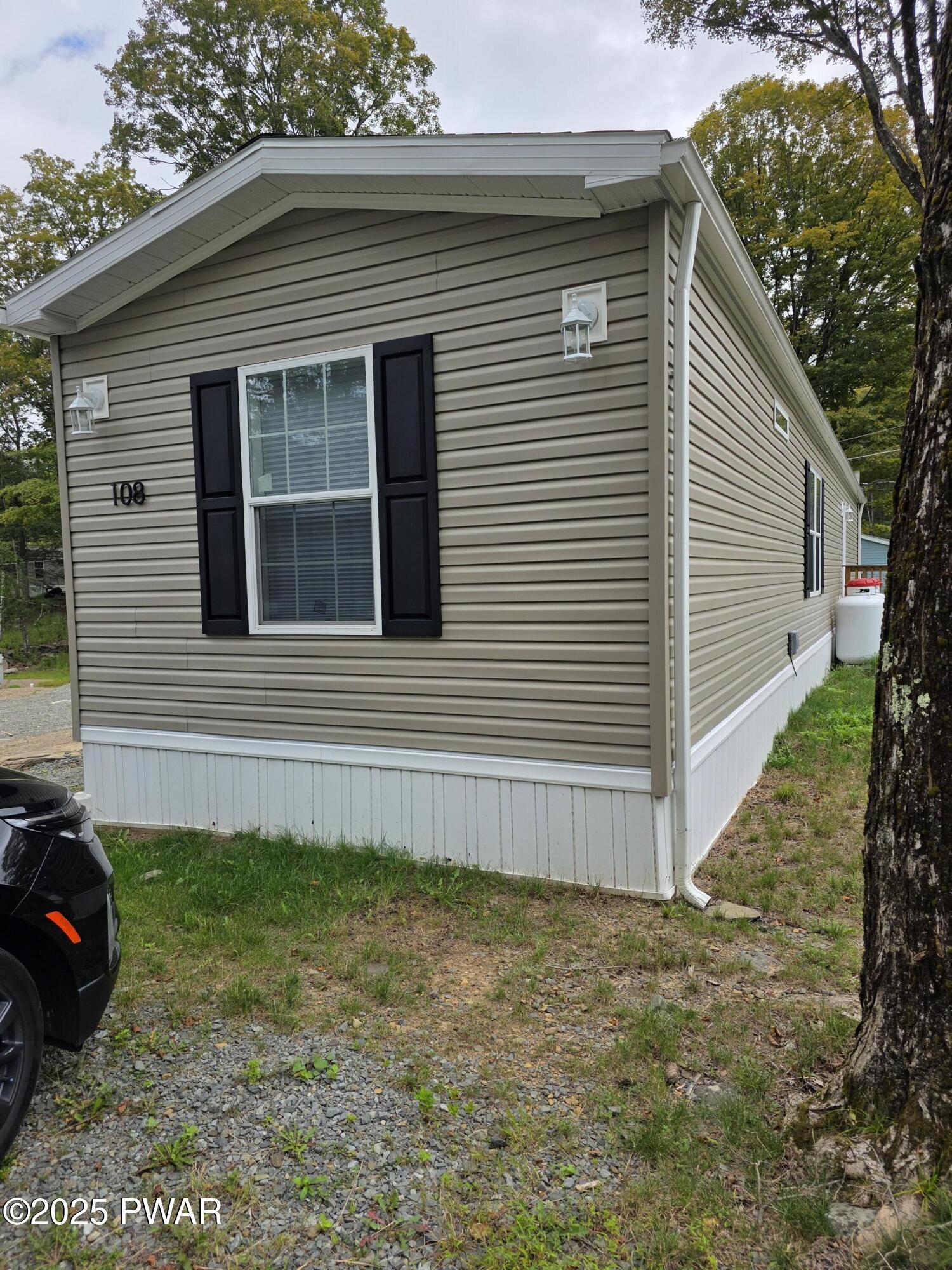 108 Middle Road Greentown, PA 18426 - Photo 21 of 22 Front