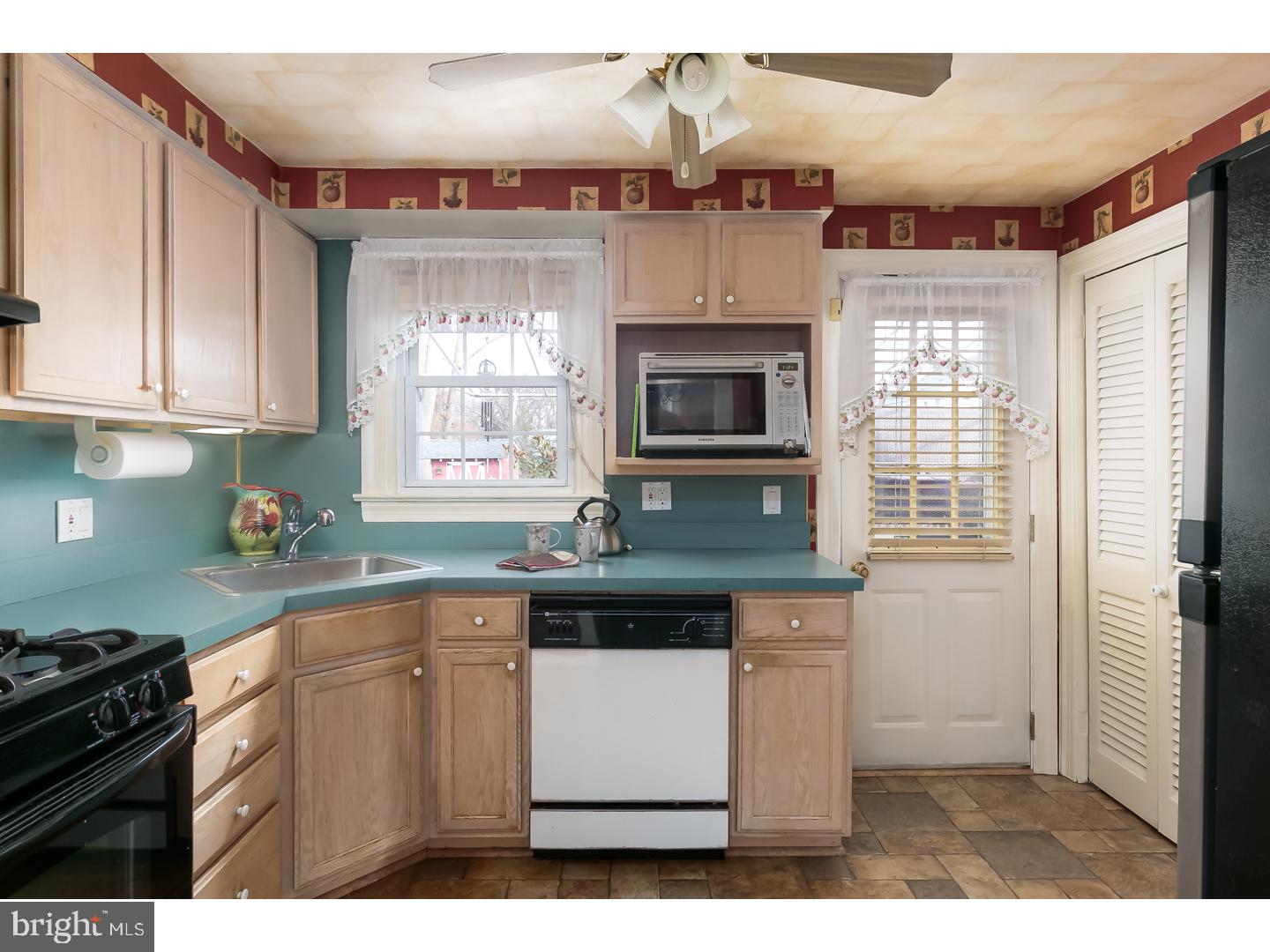 710 Filbert Street Palmyra, NJ 08065 - Photo 10 of 23 Kitchen