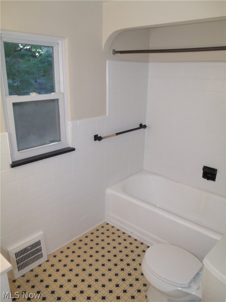 1144 Pennfield Road Cleveland, OH 44121 - Photo 23 of 35