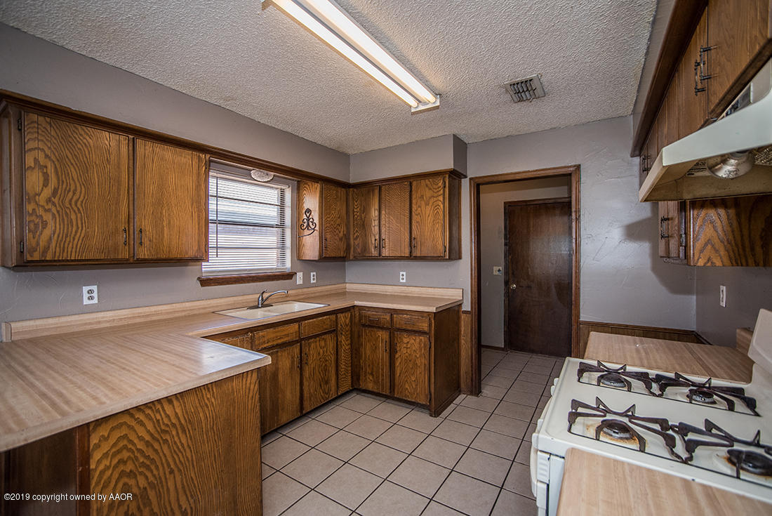 1132 Sugarloaf Drive Amarillo, TX 79110 - Photo 5 of 21 JKS_4504
