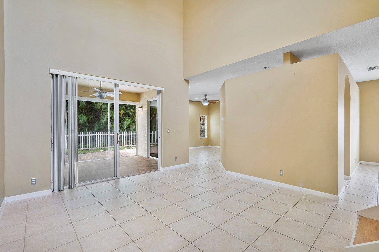 10057 Jockey Road Lake Worth, FL 33449 - Photo 7 of 43 007-10057JockeyRoad-LakeWorth-FL-33449-S