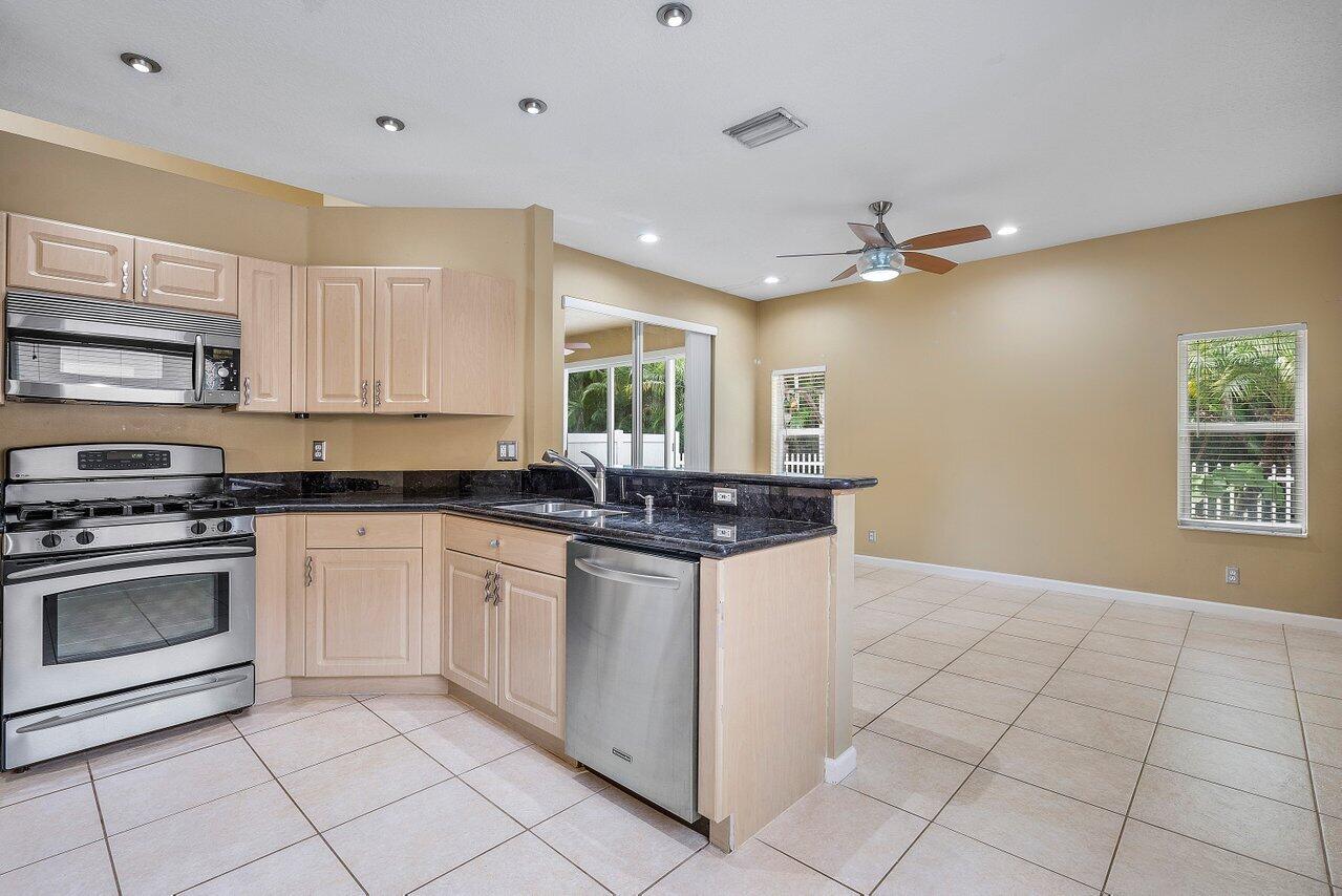10057 Jockey Road Lake Worth, FL 33449 - Photo 10 of 43 010-10057JockeyRoad-LakeWorth-FL-33449-S