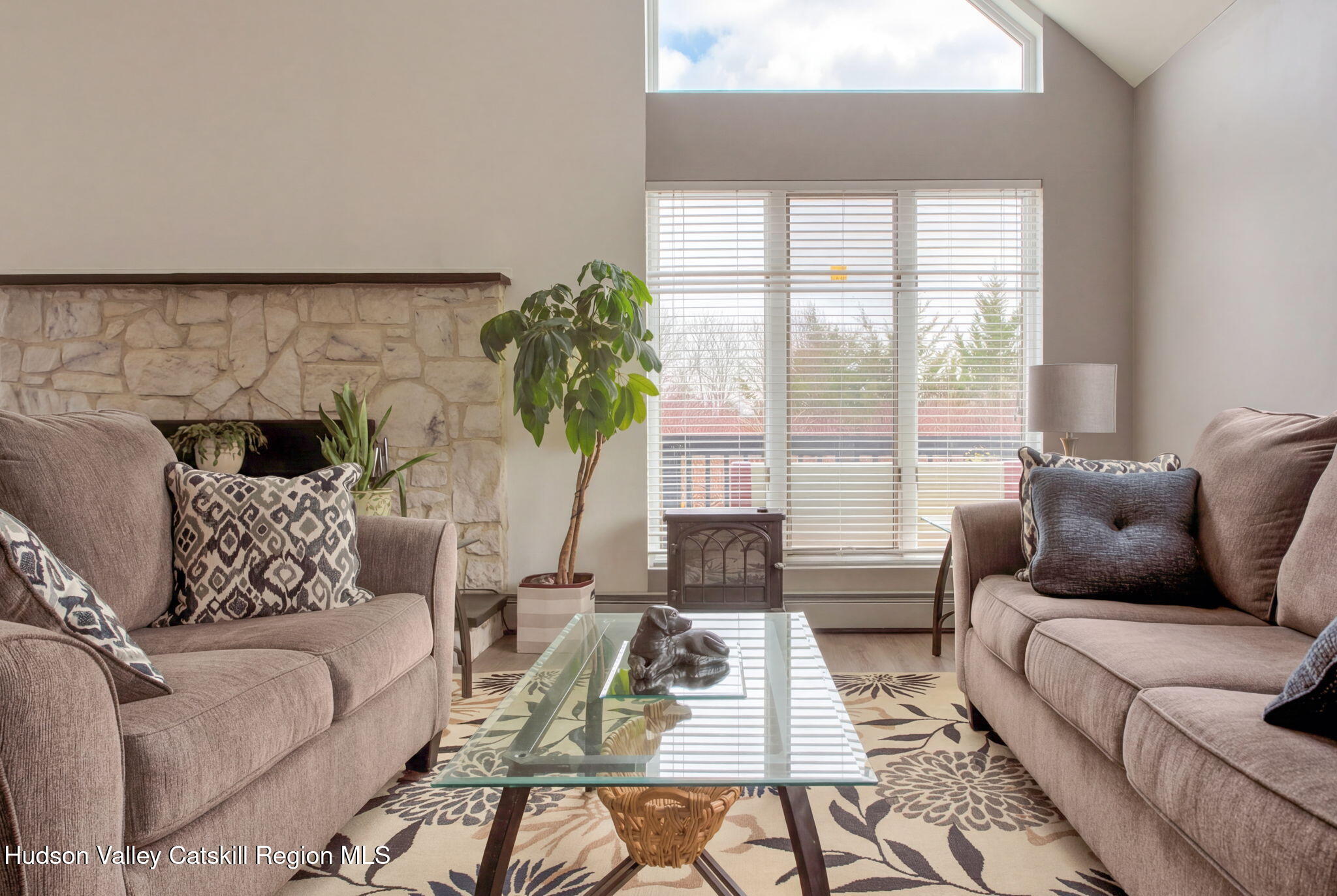2931 Sleepy Hollow Road Athens, NY 12015 - Photo 11 of 40 11-int-win-2-living-room