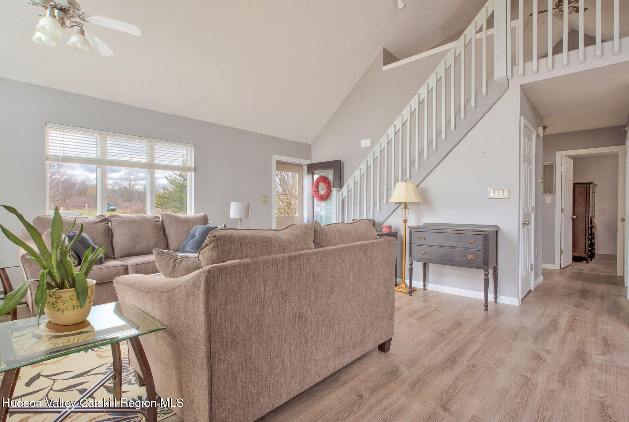 2931 Sleepy Hollow Road Athens, NY 12015 - Photo 13 of 40 14-int-win-5-living-room