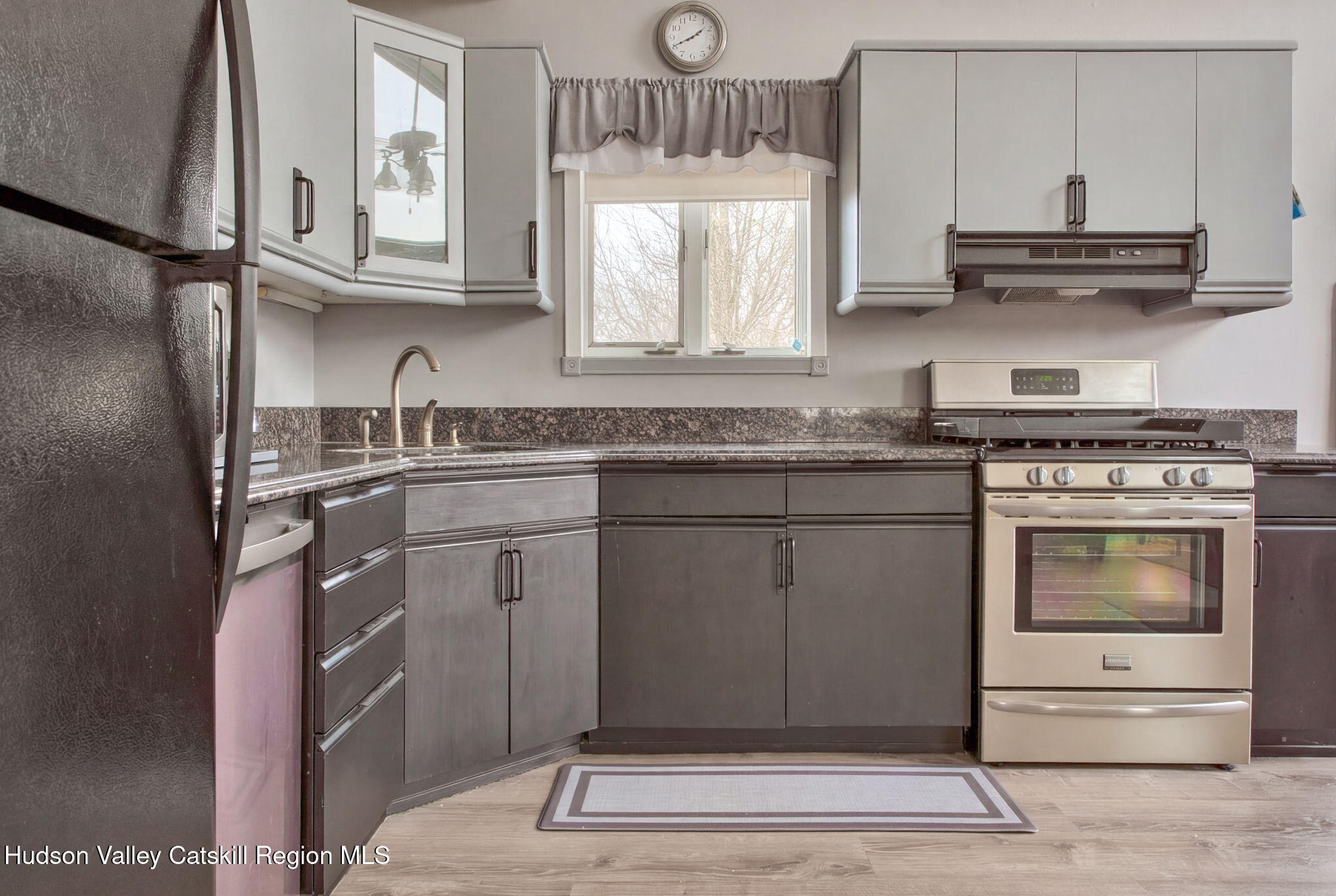 2931 Sleepy Hollow Road Athens, NY 12015 - Photo 16 of 40 18-int-win-8-kitchen