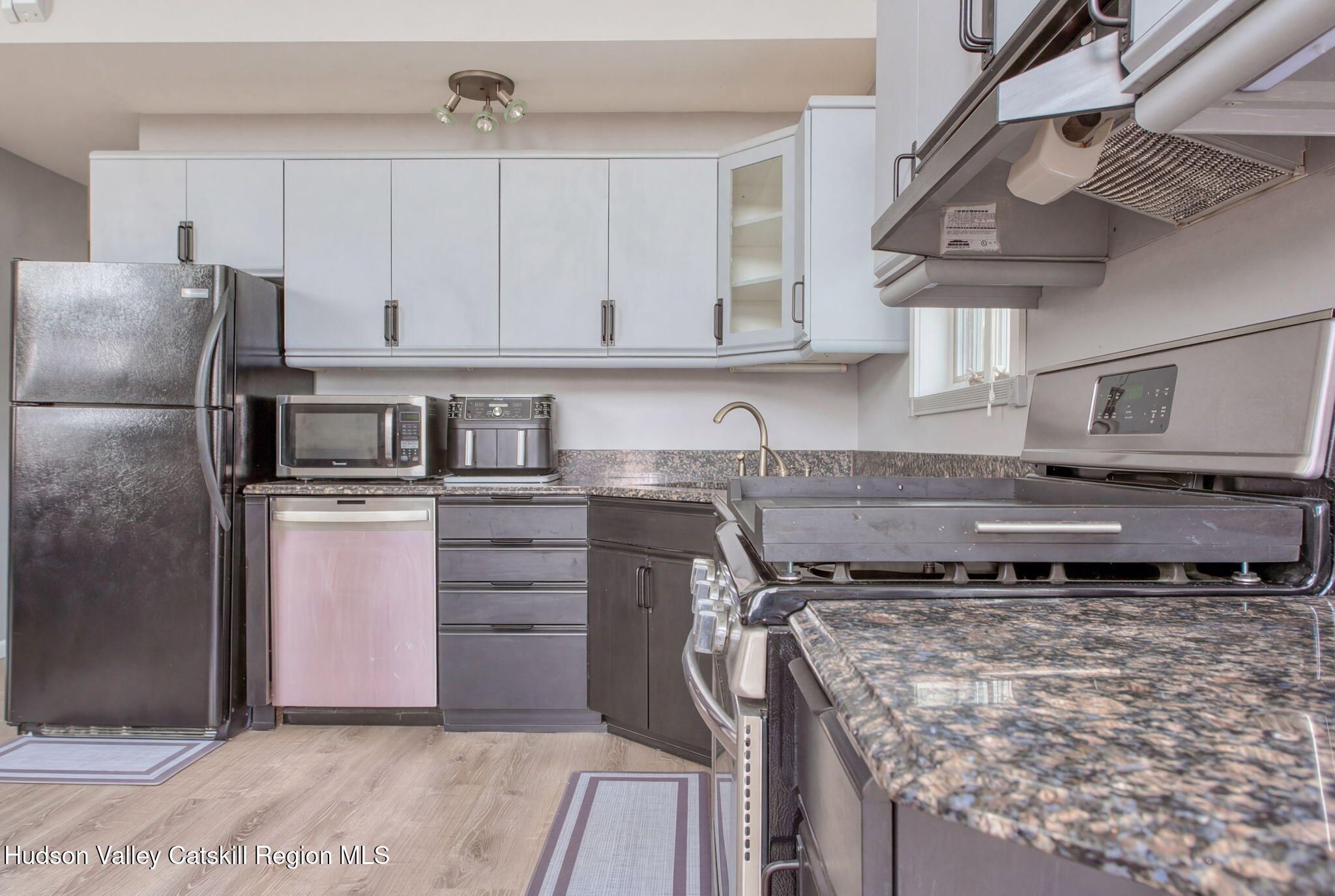 2931 Sleepy Hollow Road Athens, NY 12015 - Photo 17 of 40 19-int-win-9-kitchen