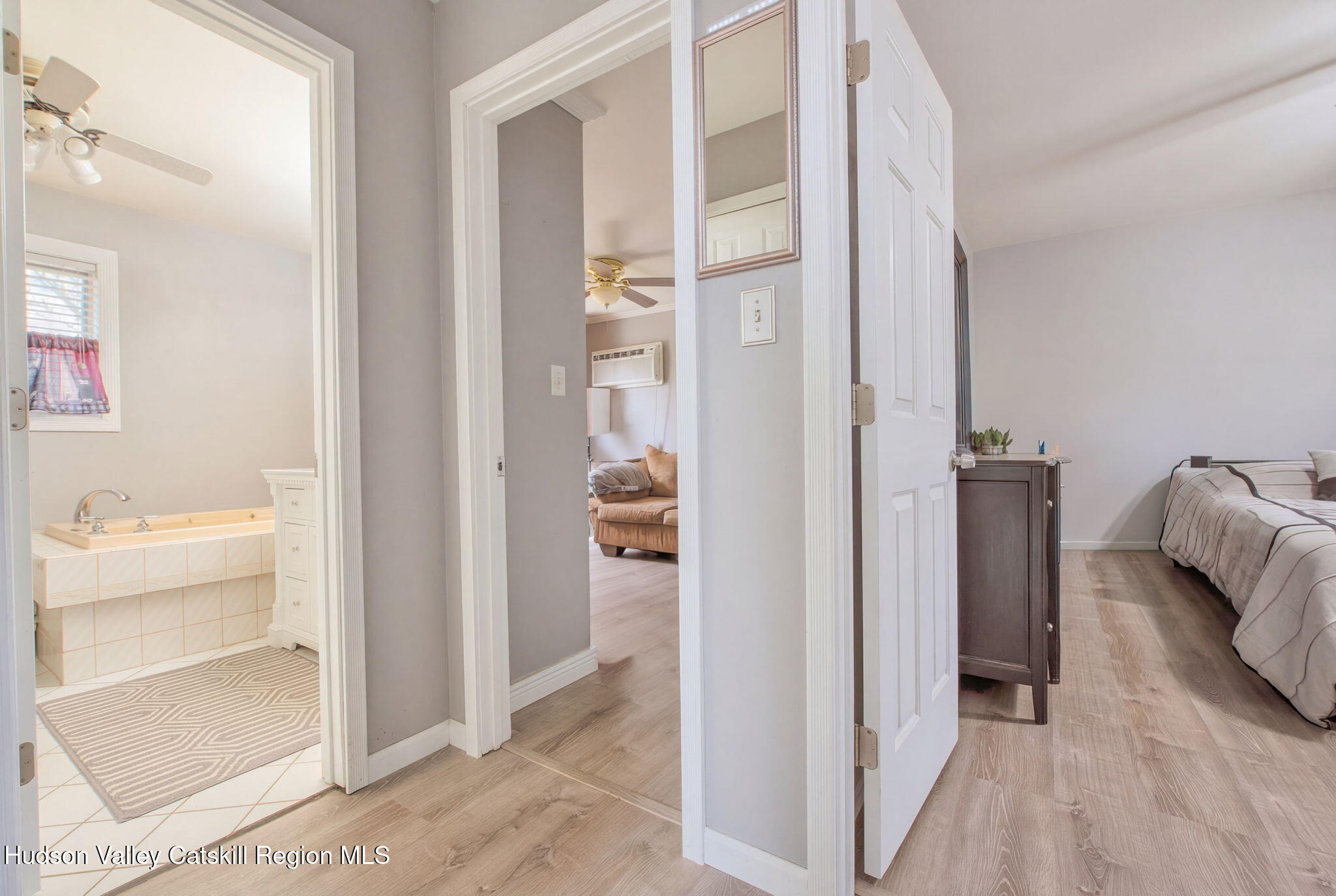 2931 Sleepy Hollow Road Athens, NY 12015 - Photo 23 of 40 24-int-11-hallway