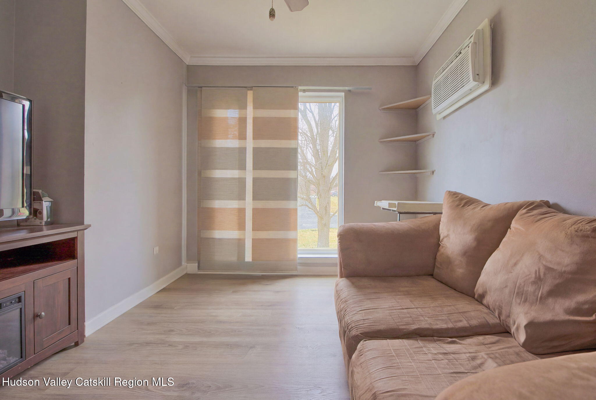 2931 Sleepy Hollow Road Athens, NY 12015 - Photo 26 of 40 241-int-11-hallway