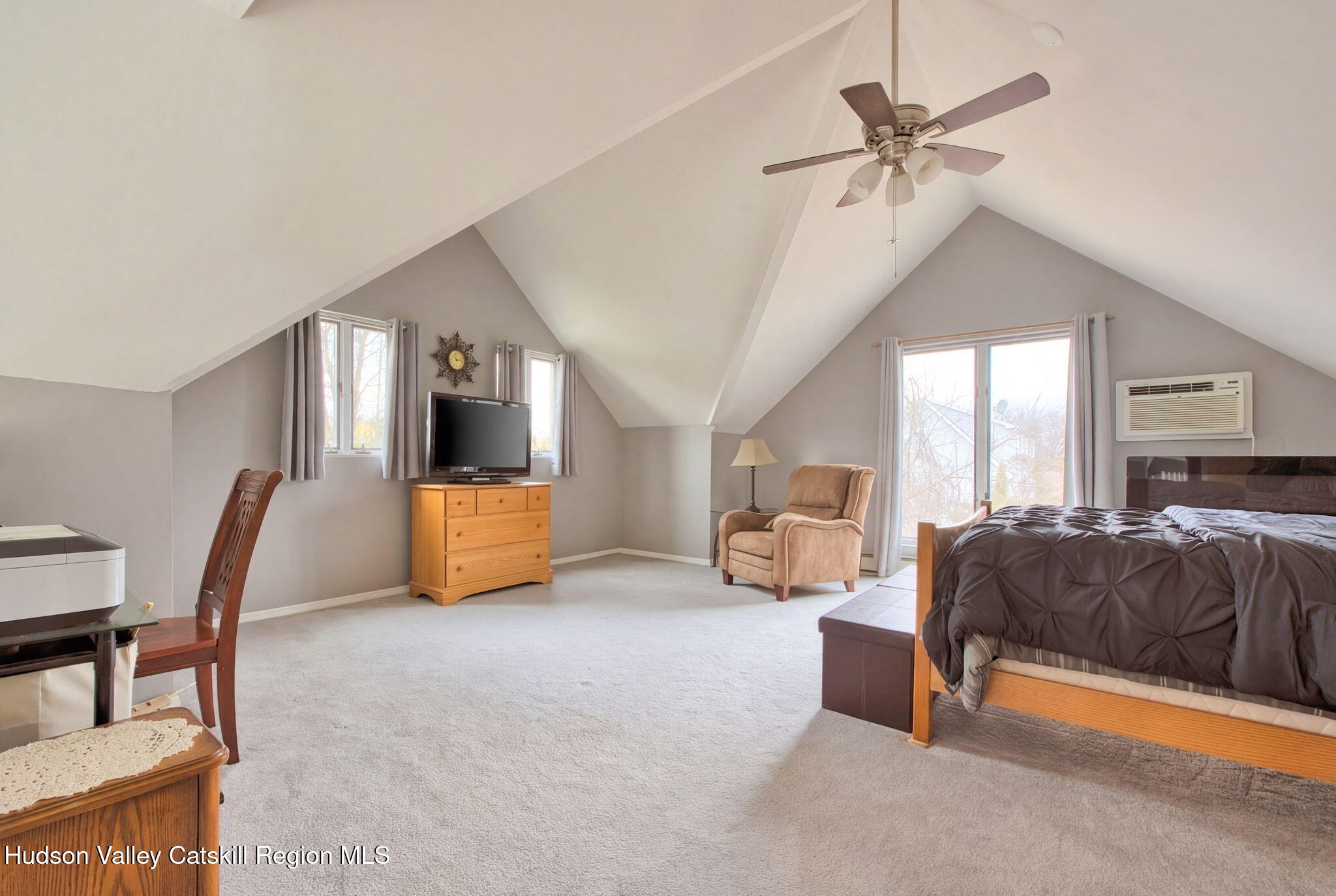 2931 Sleepy Hollow Road Athens, NY 12015 - Photo 27 of 40 20-int-win-10-primary-bedroom