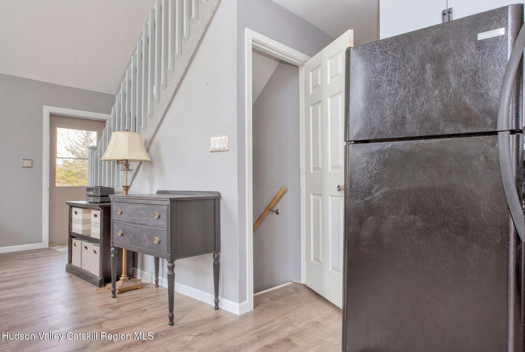 2931 Sleepy Hollow Road Athens, NY 12015 - Photo 8 of 40 25-int-3-loft-landing