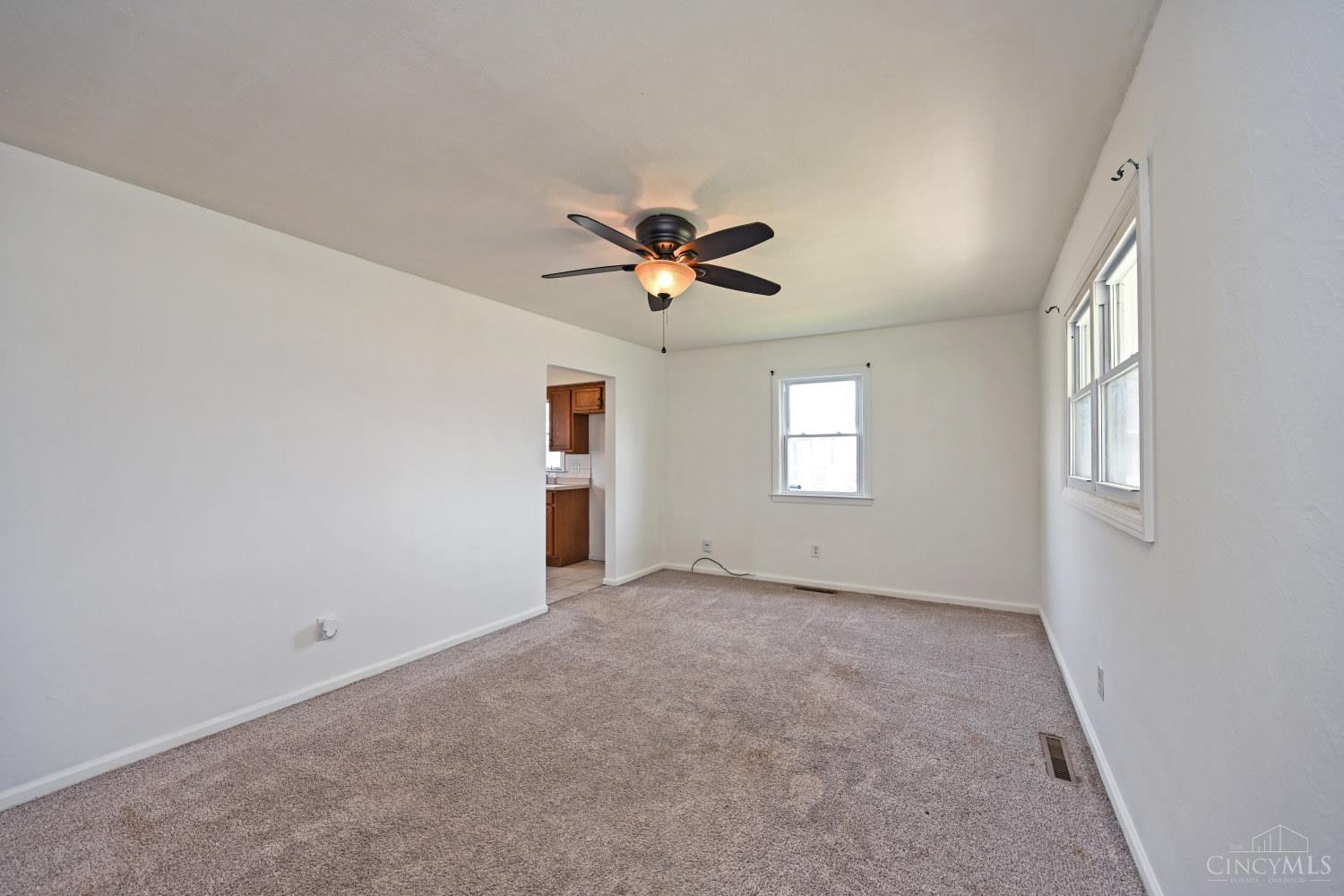 3 Chestnut Street Franklin, OH 45005 - Photo 6 of 30 Living Room