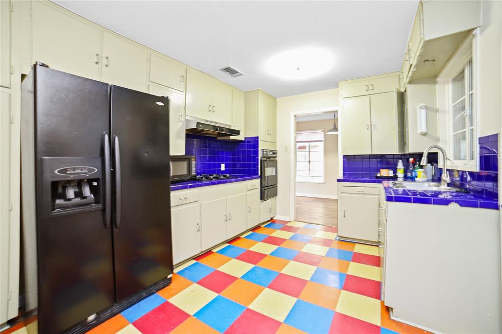 2905 Robinson Avenue, Unit A Austin, TX 78722 - Photo 4 of 9 a kitchen with stainless steel appliances granite countertop a refrigerator and a sink