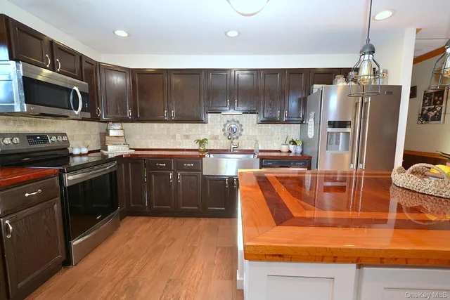 $629,990 | 29 Granby Place, Ronkonkoma, NY 11779