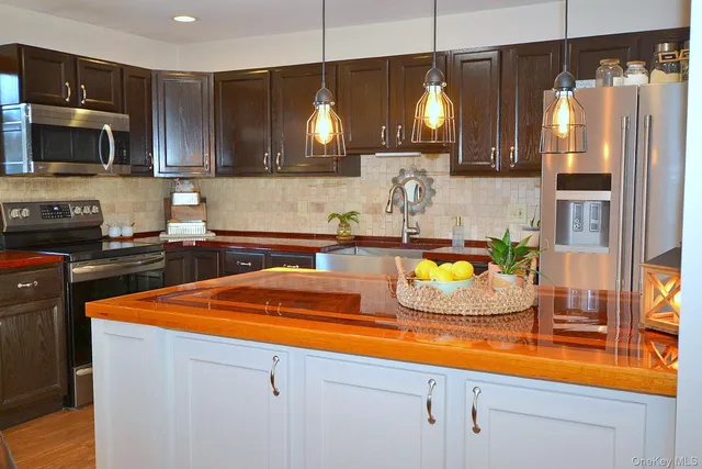 $629,990 | 29 Granby Place, Ronkonkoma, NY 11779