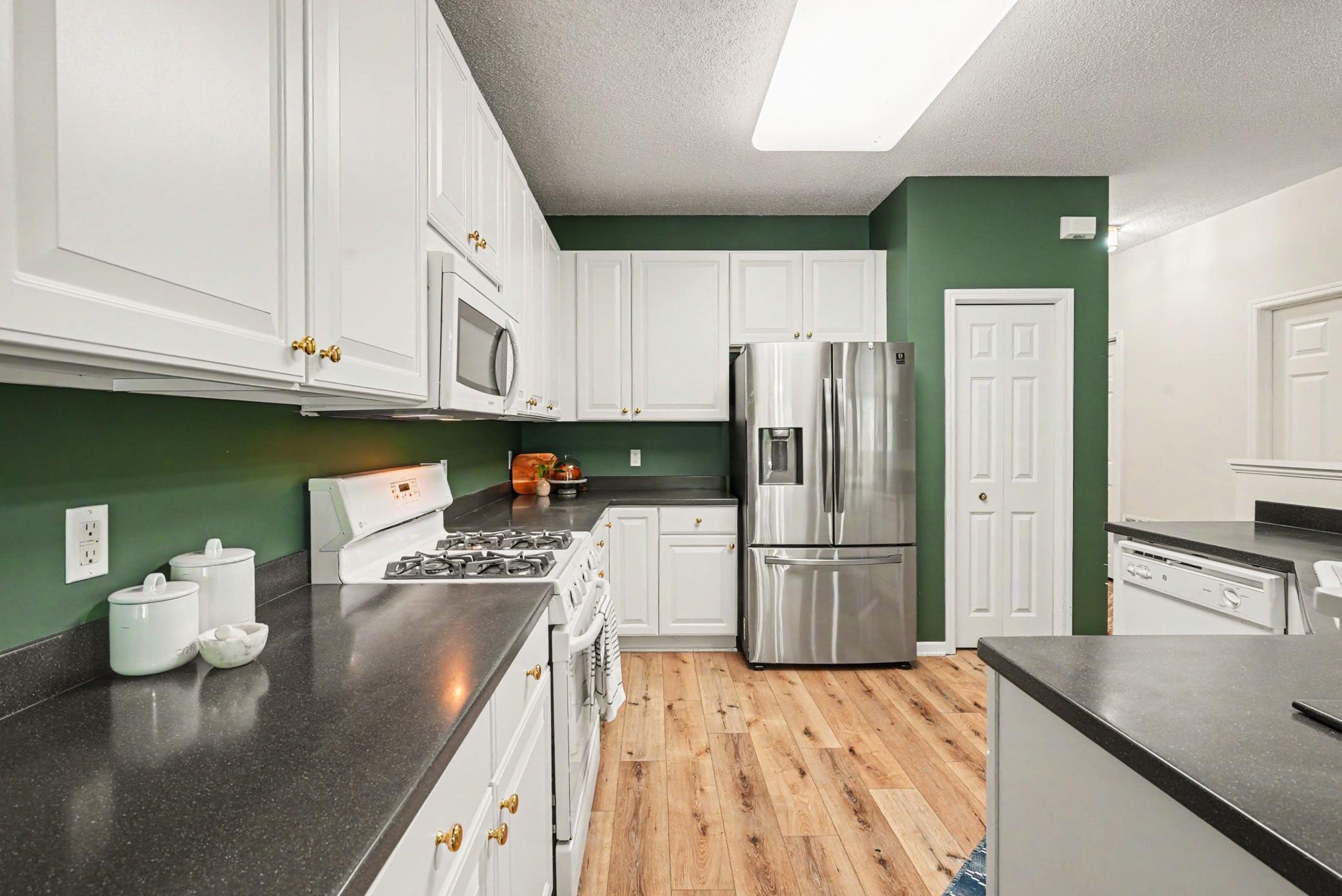 1615 Johnny Cake Ridge Lane, Unit L Eagan, MN 55122 - Photo 9 of 22 Gallery Image 9