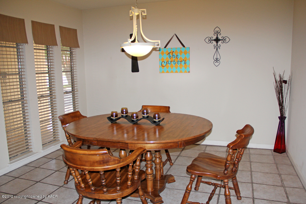 7208 Jameson Road Amarillo, TX 79106 - Photo 12 of 40 a dining room with furniture and window