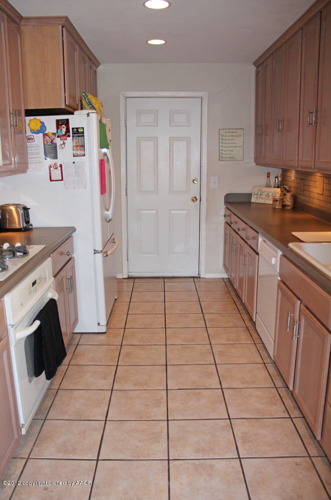 7208 Jameson Road Amarillo, TX 79106 - Photo 14 of 40 a kitchen with cabinets a washer and dryer