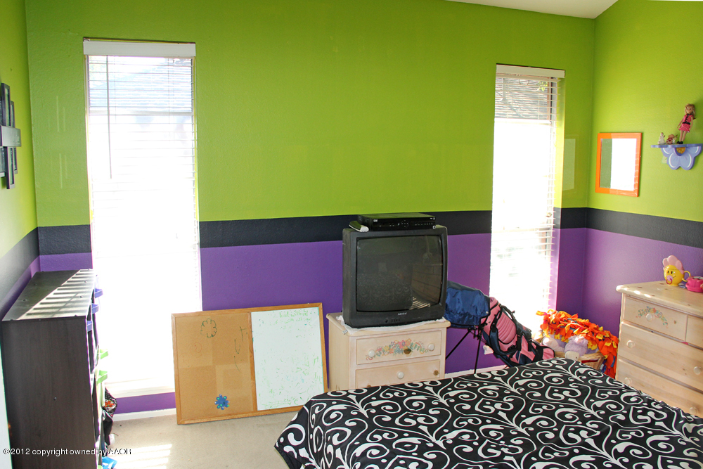 7208 Jameson Road Amarillo, TX 79106 - Photo 28 of 40 a bed room with a bed and a chair