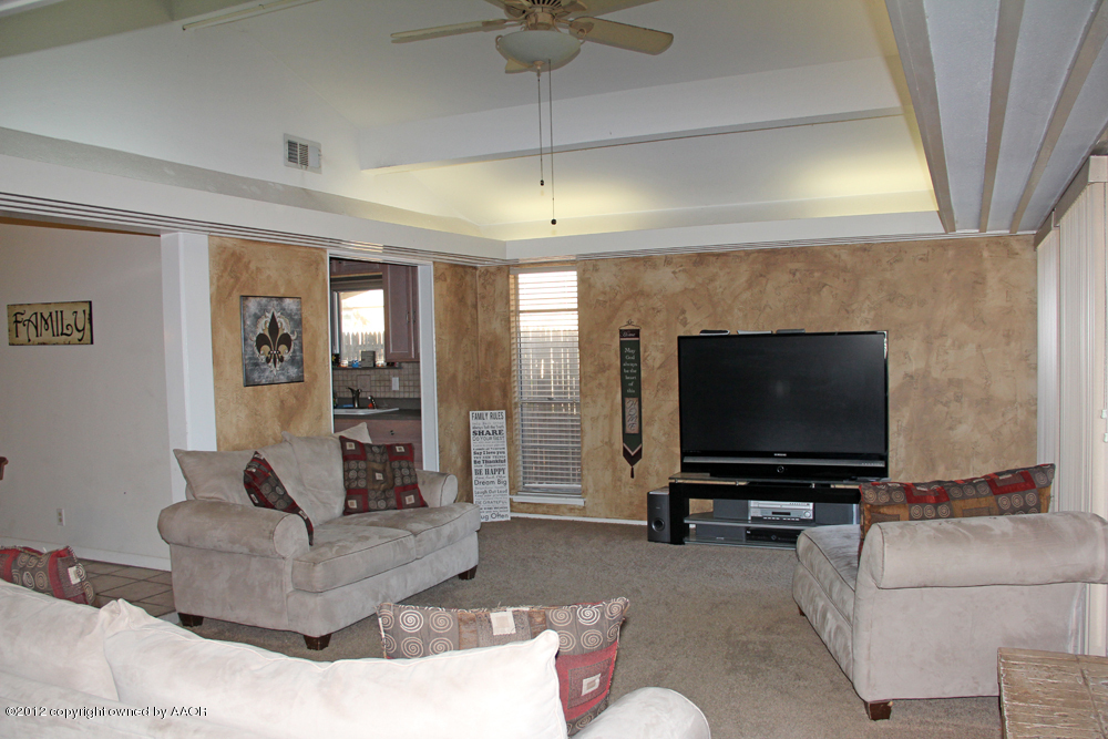 7208 Jameson Road Amarillo, TX 79106 - Photo 4 of 40 a living room with furniture and a flat screen tv