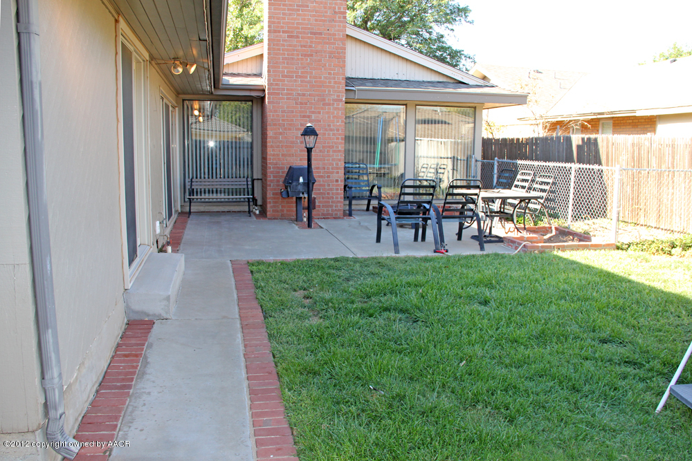 7208 Jameson Road Amarillo, TX 79106 - Photo 37 of 40 a view of a porch with chairs and backyard