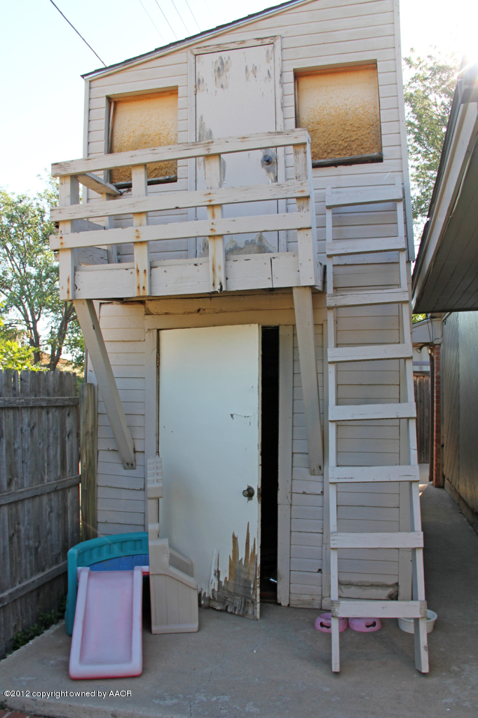 7208 Jameson Road Amarillo, TX 79106 - Photo 39 of 40 a view of entryway with a wooden fence