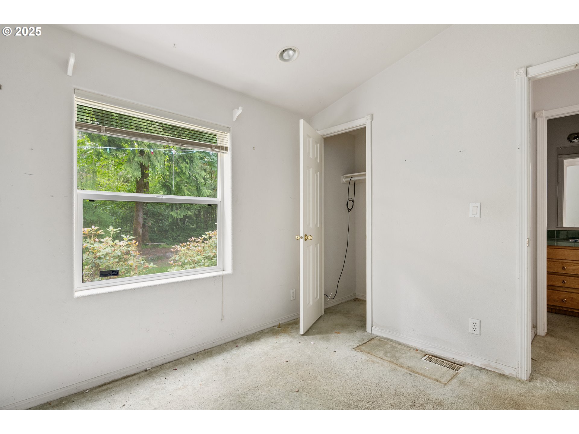 25482 East Cedar Glen Loop Welches, OR 97067 - Photo 18 of 20 a view of an empty room with a window