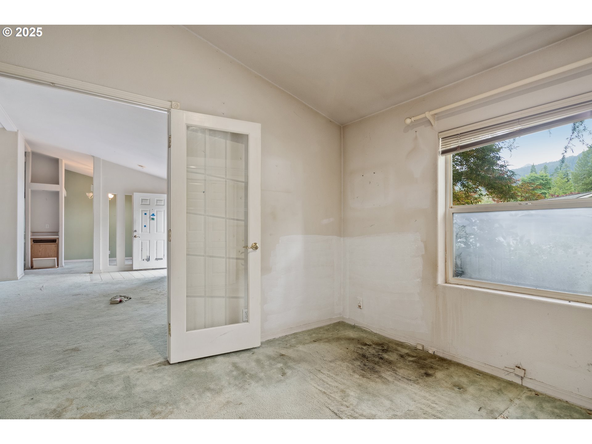 25482 East Cedar Glen Loop Welches, OR 97067 - Photo 5 of 20 a view of an empty room and window
