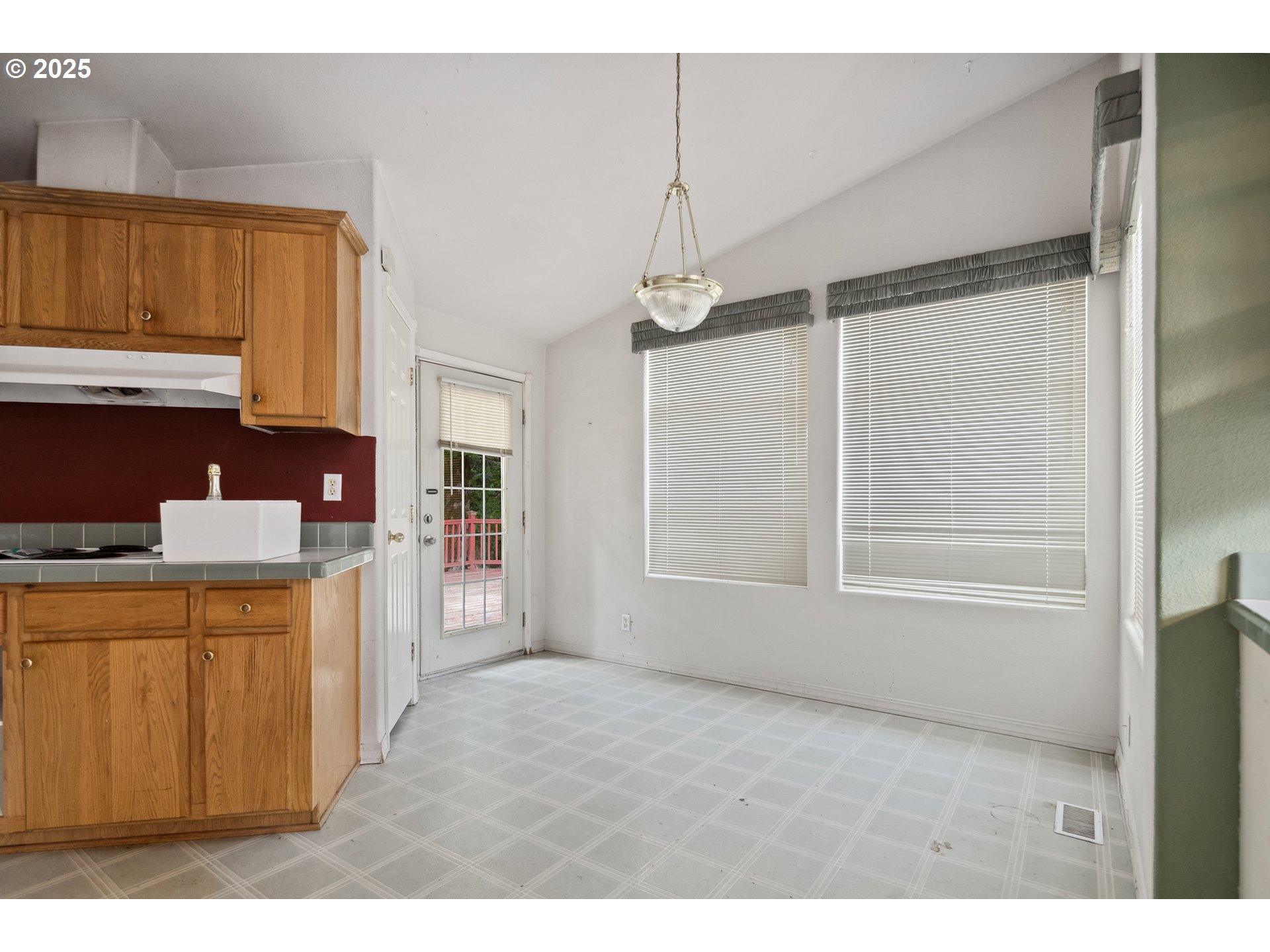 25482 East Cedar Glen Loop Welches, OR 97067 - Photo 10 of 20 a kitchen that has a fridge and a stove