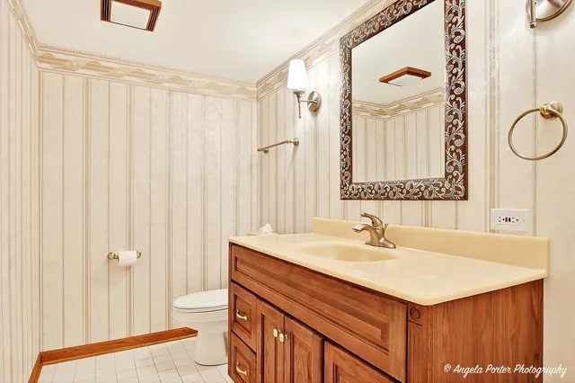 a view of empty room with a kitchen