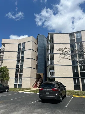 $2,150 | 6955 Northwest 186th Street, Unit F505, Hialeah, FL 33015