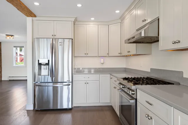 $1,299,000 | 21 Sea Street, Boothbay Harbor, ME 04538