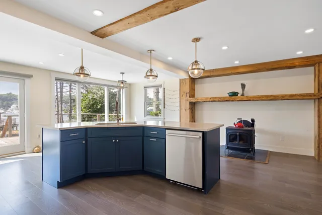 $1,299,000 | 21 Sea Street, Boothbay Harbor, ME 04538