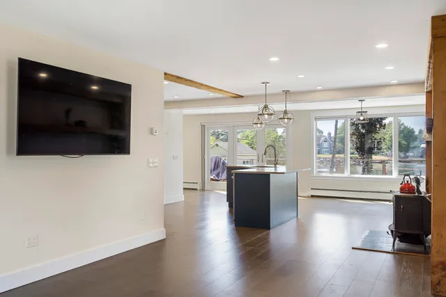 $1,299,000 | 21 Sea Street, Boothbay Harbor, ME 04538