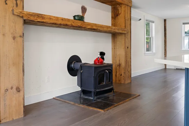 $1,299,000 | 21 Sea Street, Boothbay Harbor, ME 04538