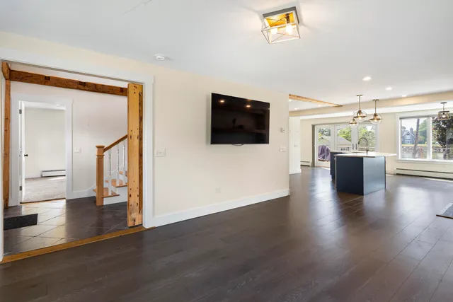 $1,299,000 | 21 Sea Street, Boothbay Harbor, ME 04538