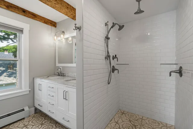 $1,299,000 | 21 Sea Street, Boothbay Harbor, ME 04538