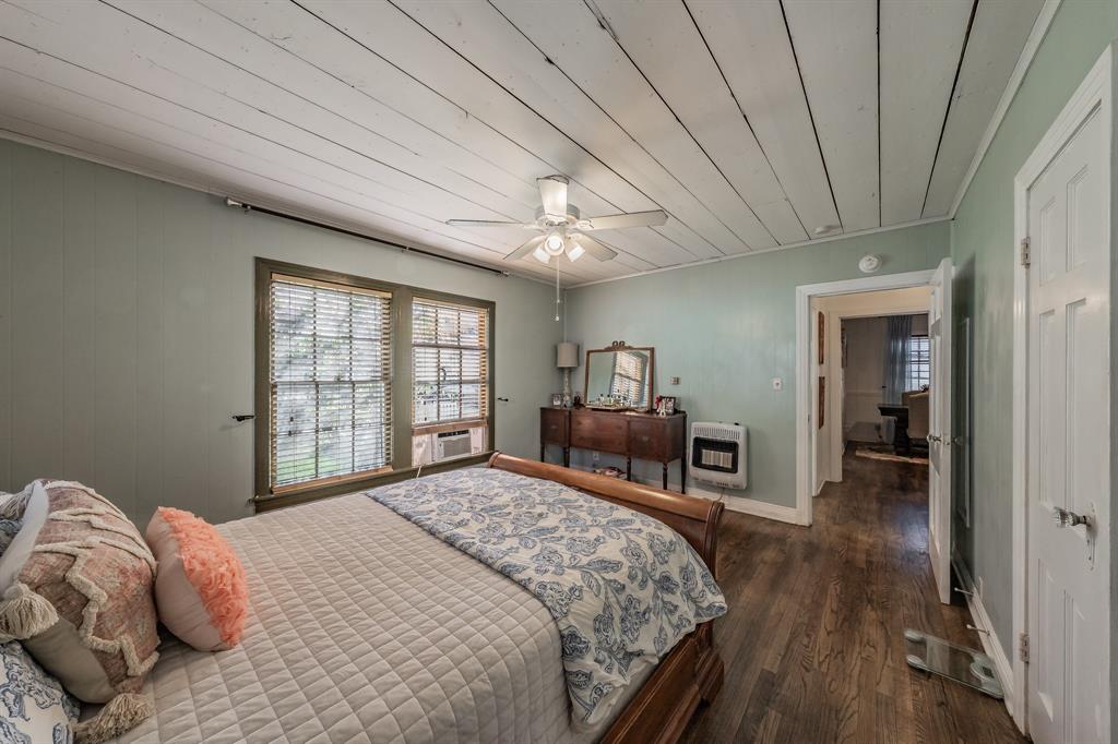 3516 Primrose Avenue Fort Worth, TX 76111 - Photo 18 of 30 a bedroom with a bed and wooden floor