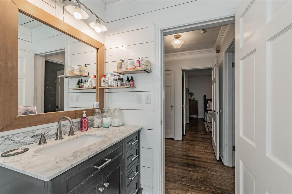 3516 Primrose Avenue Fort Worth, TX 76111 - Photo 25 of 30 a bathroom with a sink vanity granite and a mirror