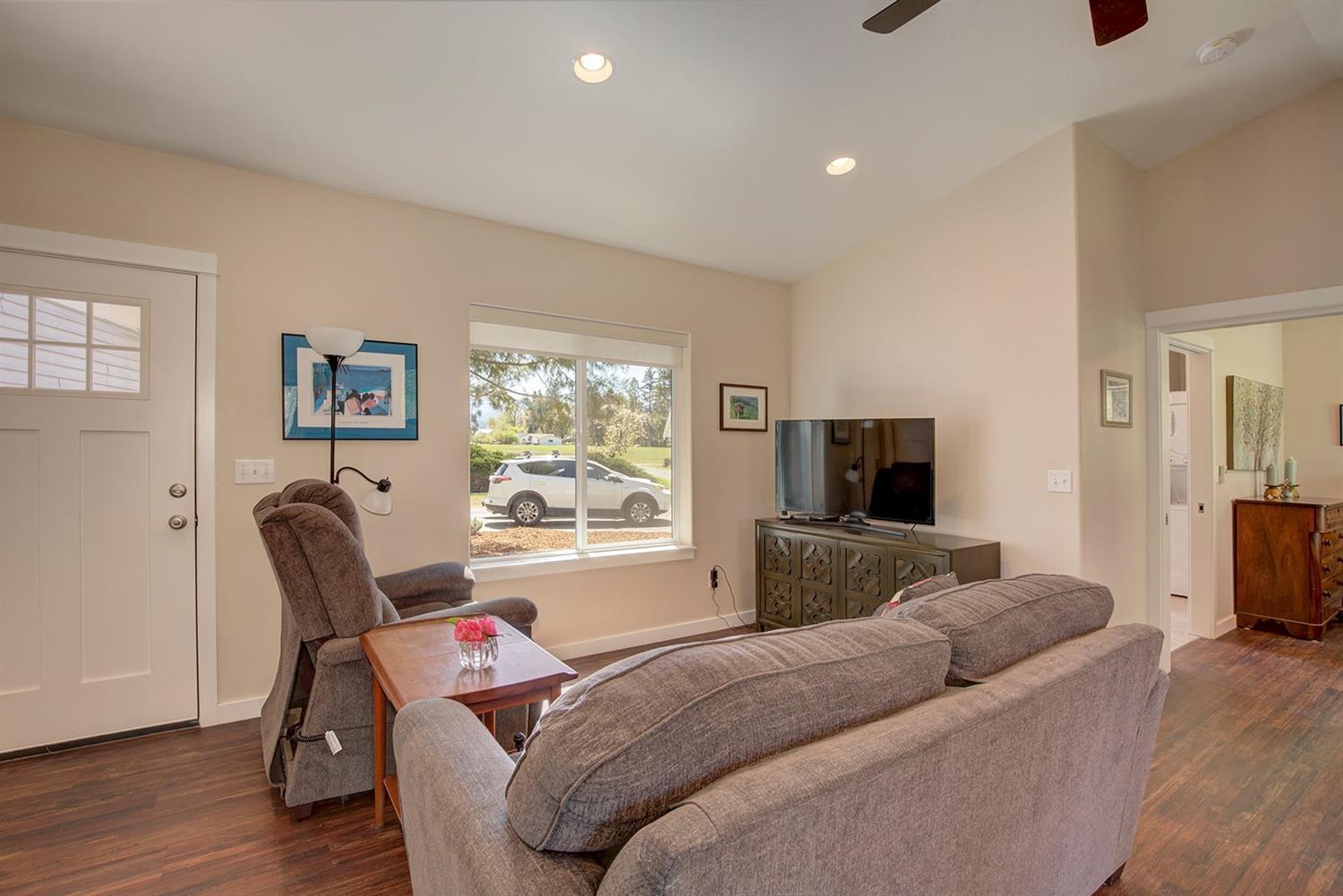 3106 South River Road Grants Pass, OR 97527 - Photo 12 of 33 Living area in Attached Dwelling