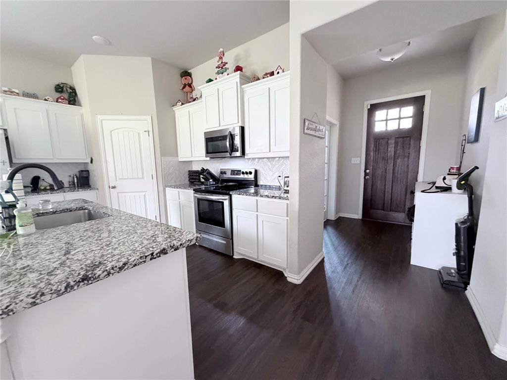505 Smith Road Springtown, TX 76082 - Photo 2 of 17