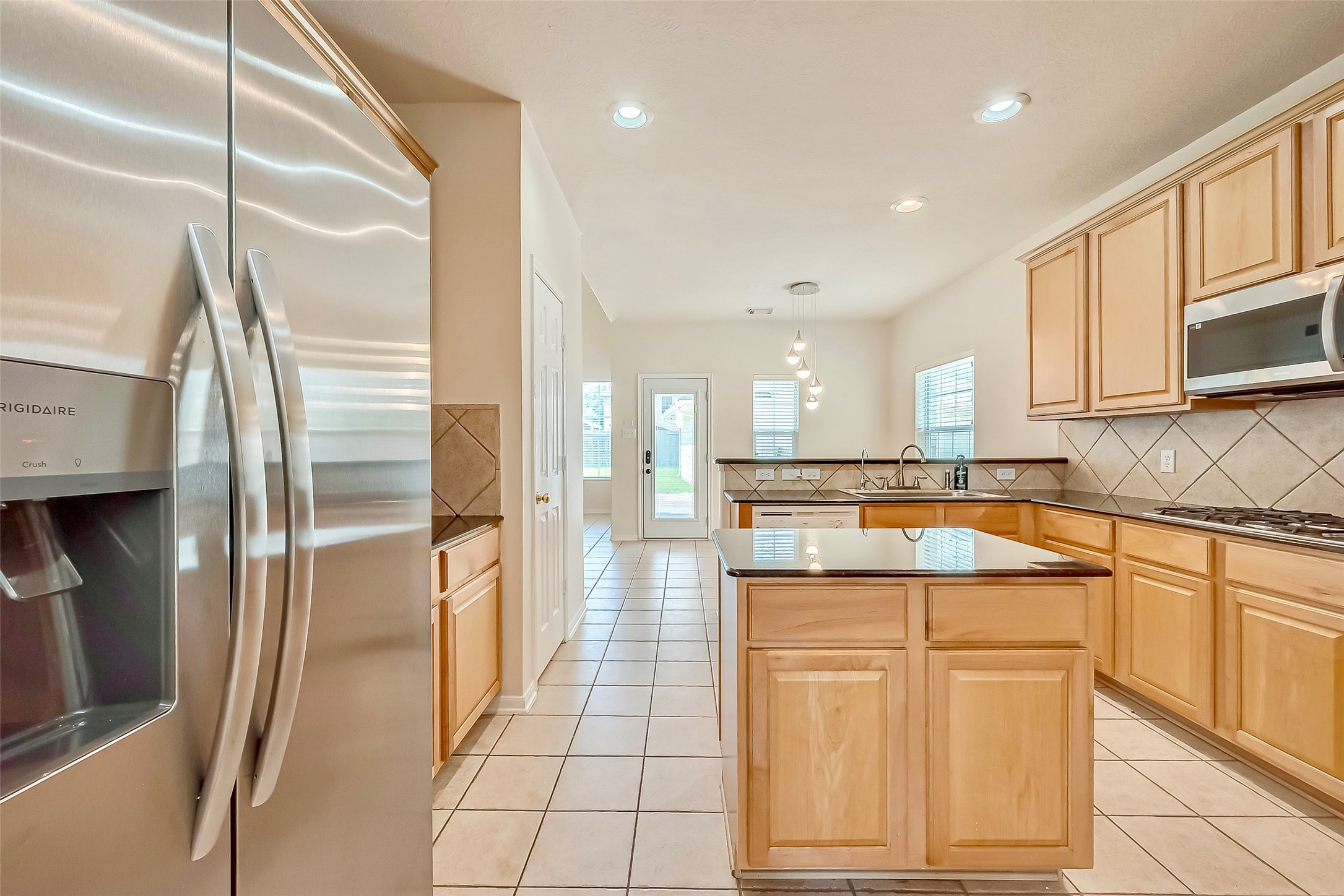 5506 Flower Grove Court Rosharon, TX 77583 - Photo 10 of 30 Kitchen opens up to breakfast area