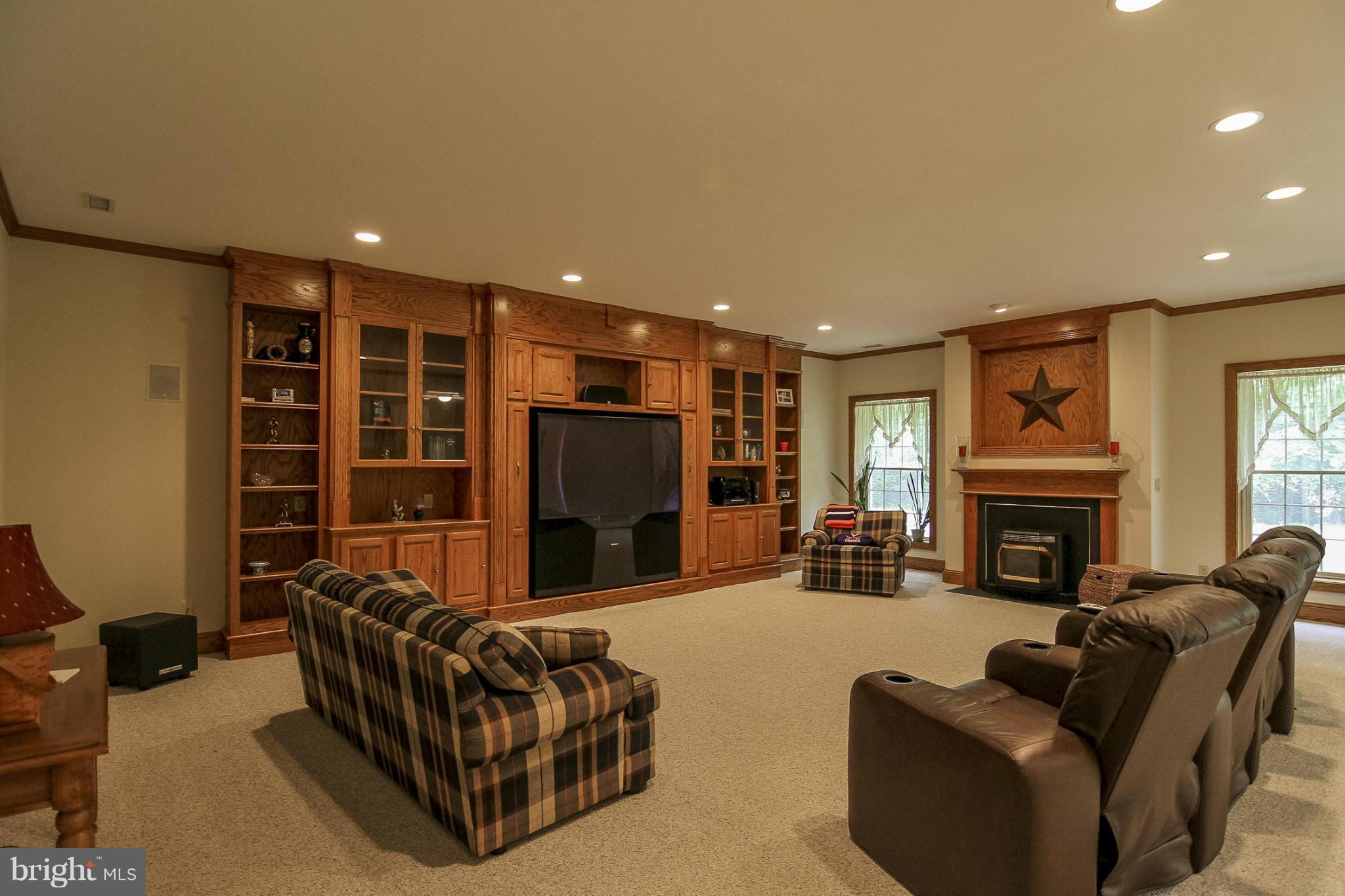 17 Beaver Ridge Road Stafford, VA 22556 - Photo 21 of 30 Huge Rec Room w/Built in for TV, Cabinets, Shelves