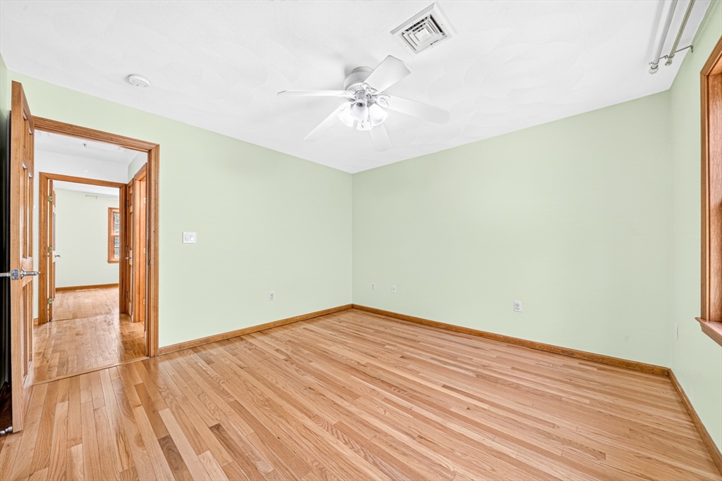 35 Brentwood Road Woburn, MA 01801 - Photo 26 of 42
