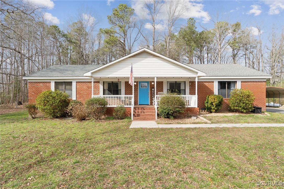 Ranch-style home with a front yard, brick siding,