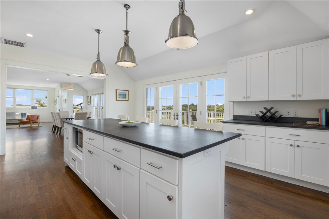 21 Ocean Heights Road Newport, RI 02840 - Photo 11 of 41