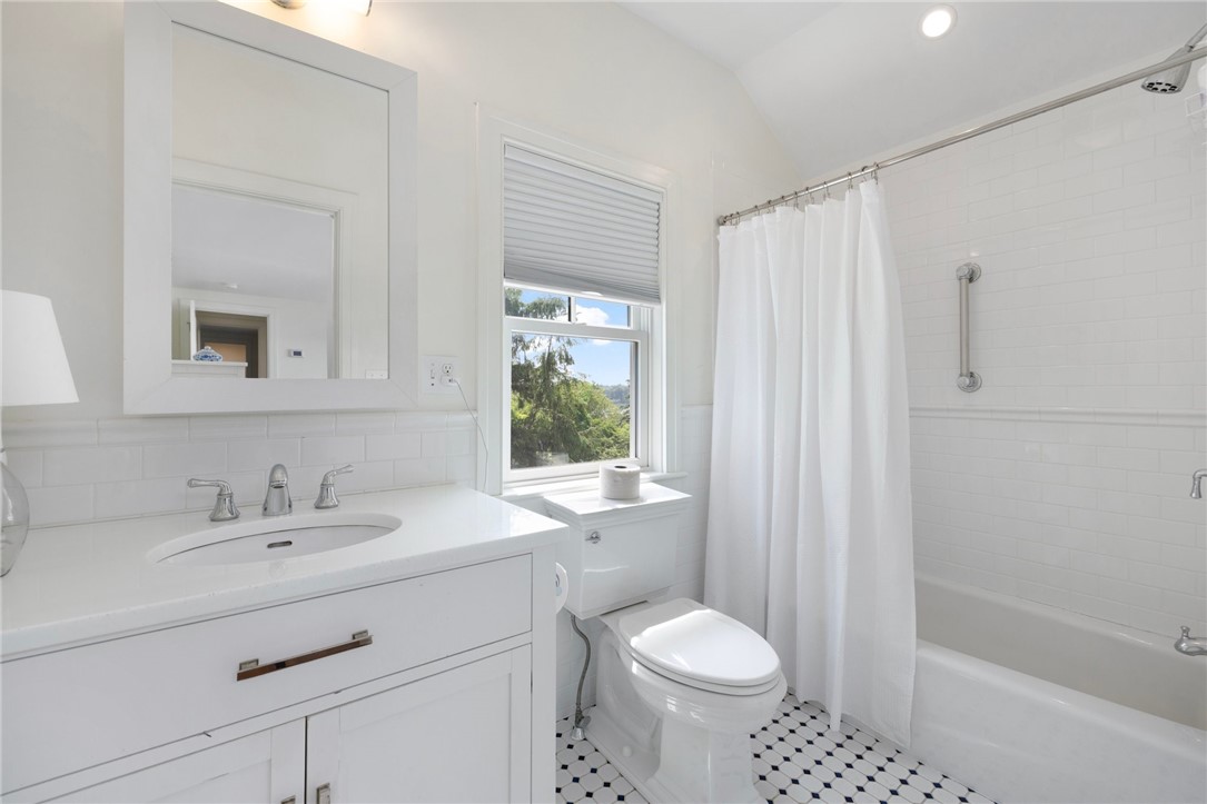 21 Ocean Heights Road Newport, RI 02840 - Photo 18 of 41