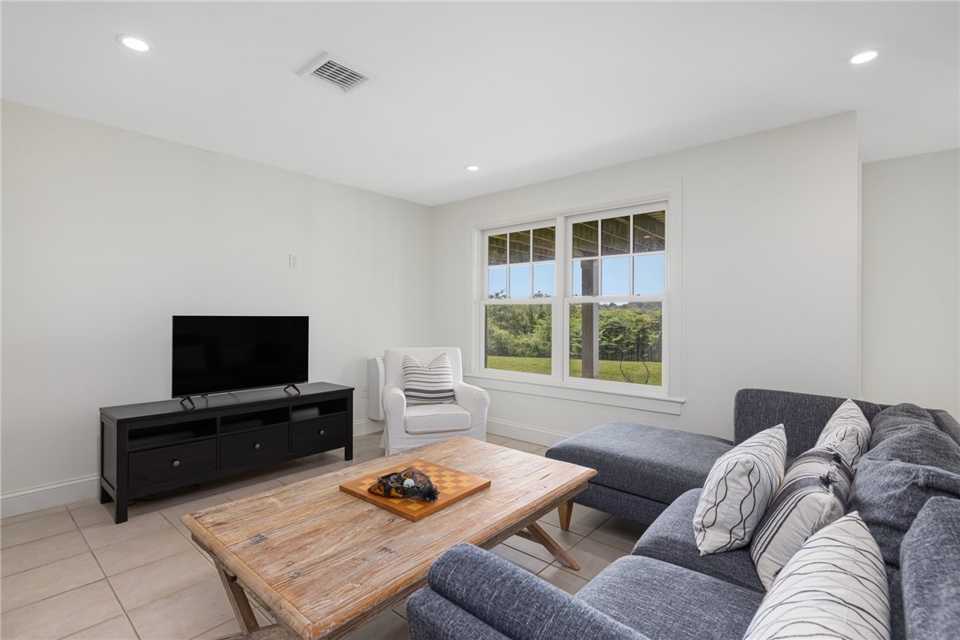 21 Ocean Heights Road Newport, RI 02840 - Photo 30 of 41